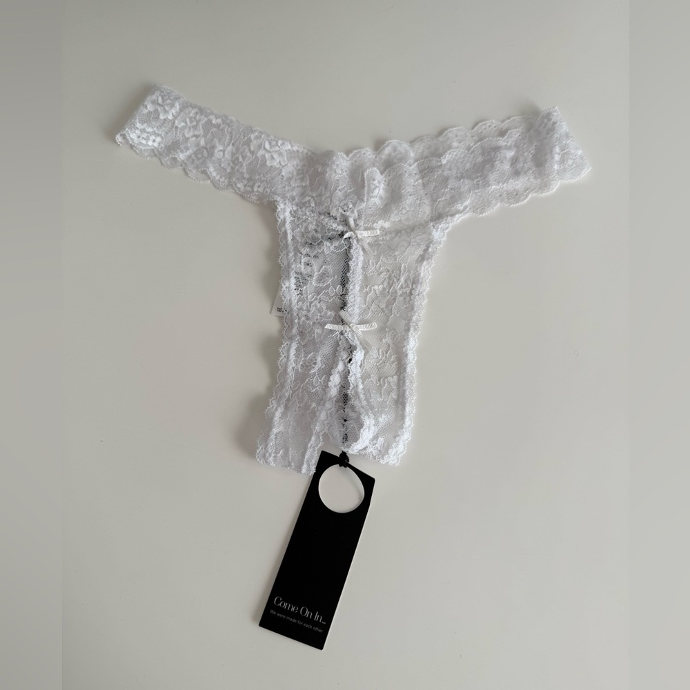 Privacy Please White Lace Thong with Bow Detail